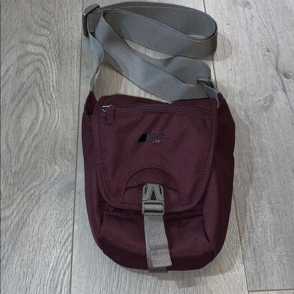 MEC Padded crossbody